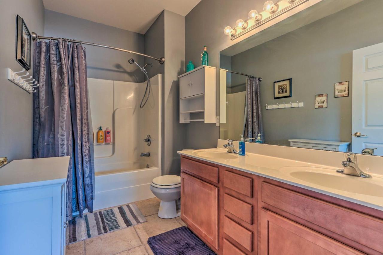 Idyllic Camdenton Condo With Community Pool And Lake! 外观 照片